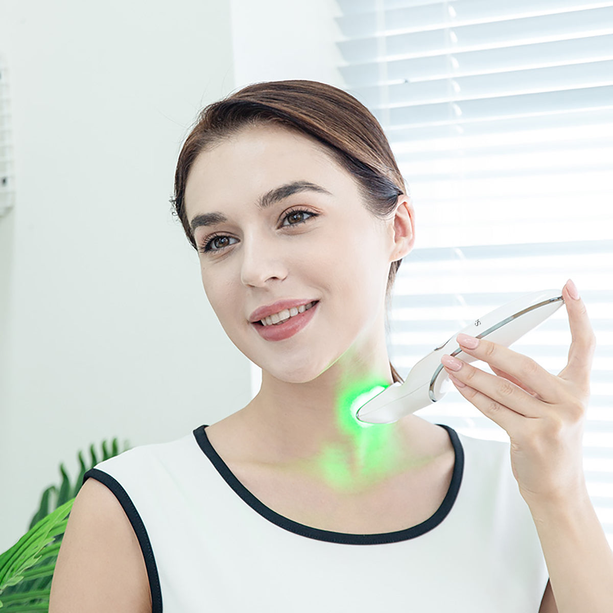 SQ42 Set RF para cuello y contorno de ojos con LED Imagen secundaria del producto